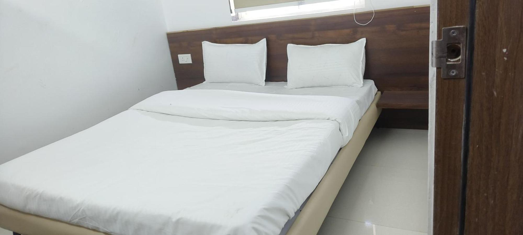 Hotel Royal Night Daman Esterno foto